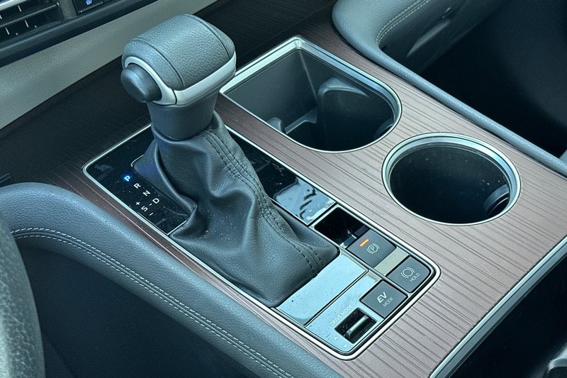 Toyota Sienna Vehicle Full-screen Gallery Image 35