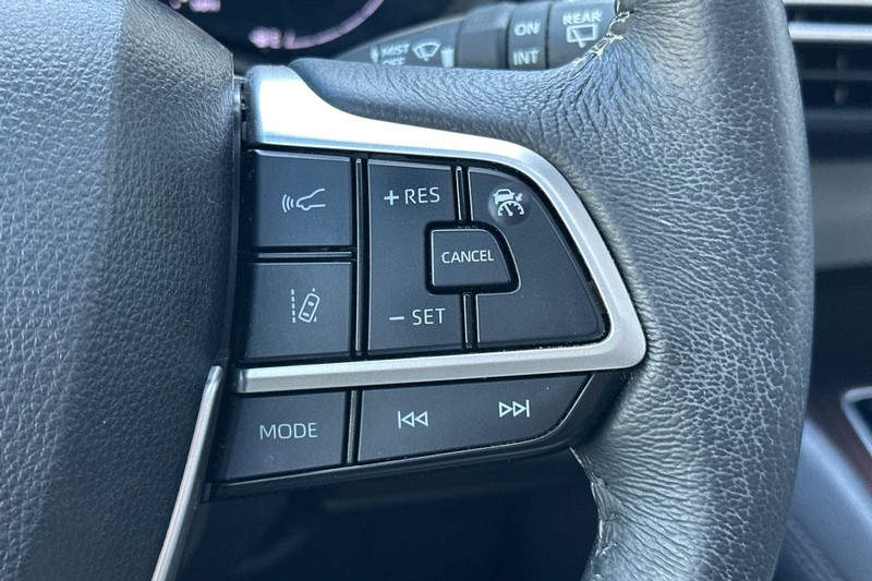 Toyota Sienna Vehicle Full-screen Gallery Image 40