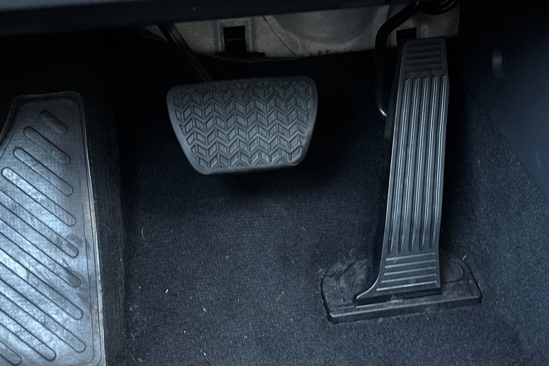 Toyota Sienna Vehicle Full-screen Gallery Image 46
