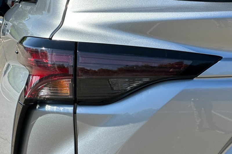 Toyota Sienna Vehicle Full-screen Gallery Image 50