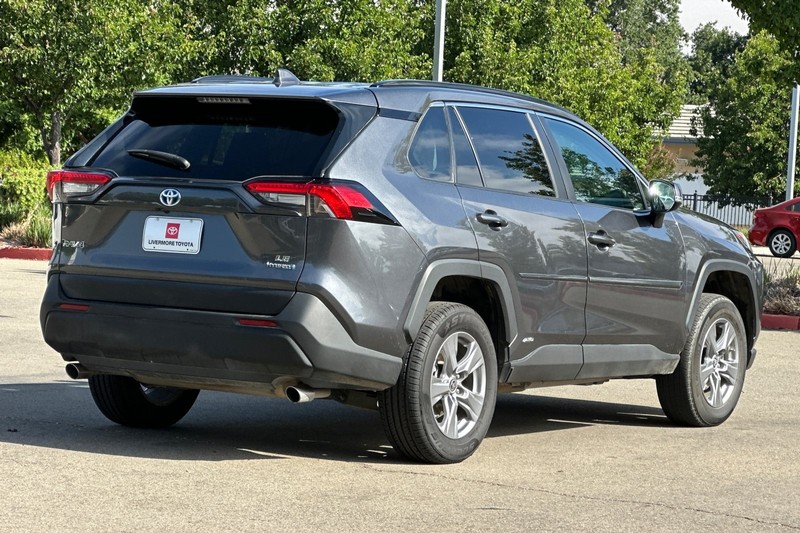 Toyota RAV4 Vehicle Full-screen Gallery Image 04