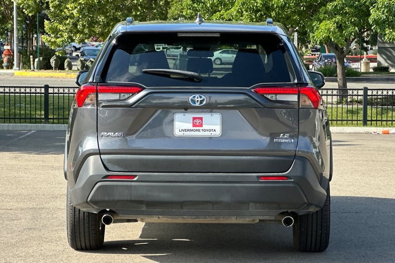 Toyota RAV4 Vehicle Full-screen Gallery Image 05
