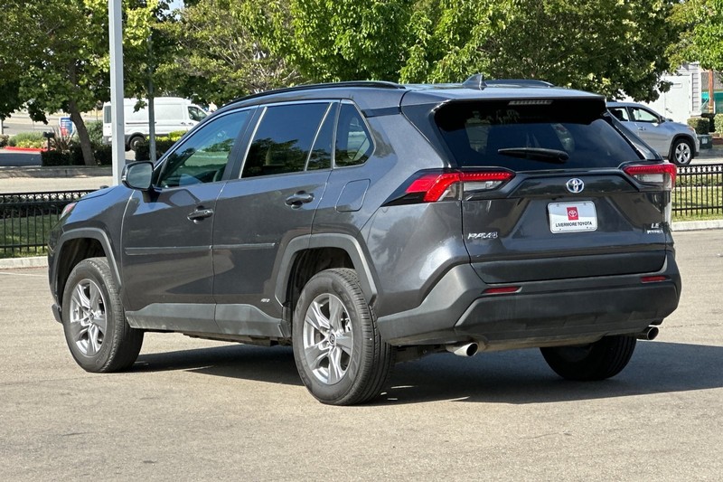 Toyota RAV4 Vehicle Full-screen Gallery Image 06