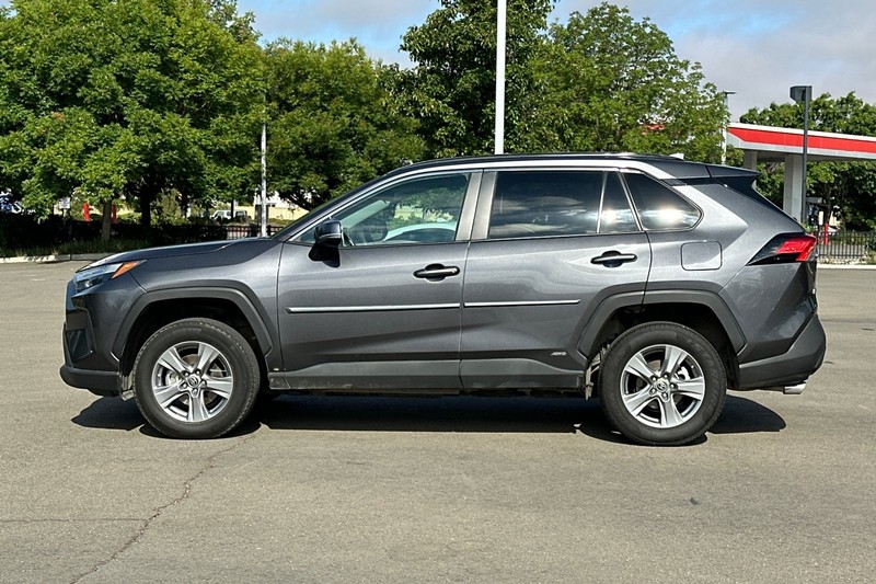 Toyota RAV4 Vehicle Full-screen Gallery Image 08