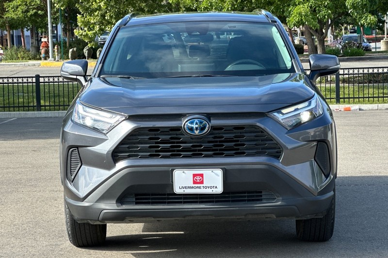 Toyota RAV4 Vehicle Full-screen Gallery Image 10