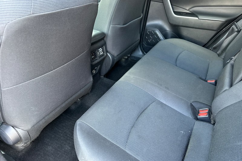 Toyota RAV4 Vehicle Full-screen Gallery Image 15