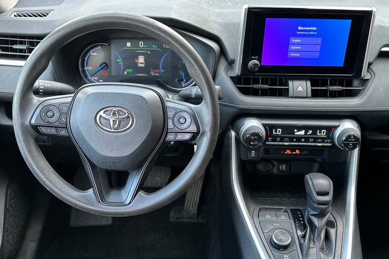 Toyota RAV4 Vehicle Full-screen Gallery Image 17