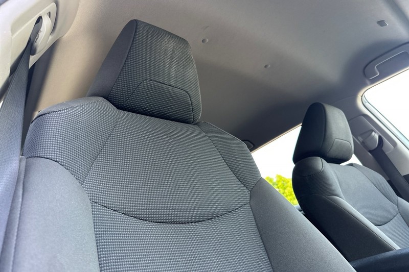 Toyota RAV4 Vehicle Full-screen Gallery Image 21