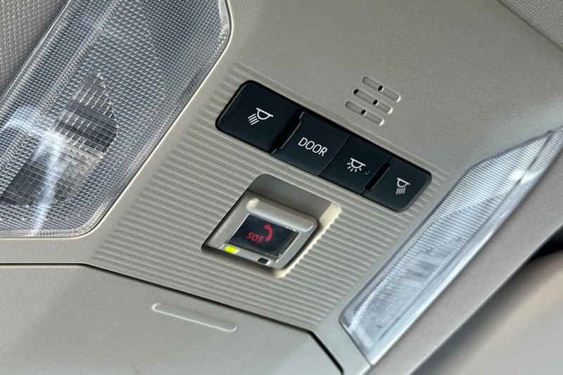 Toyota RAV4 Vehicle Full-screen Gallery Image 25