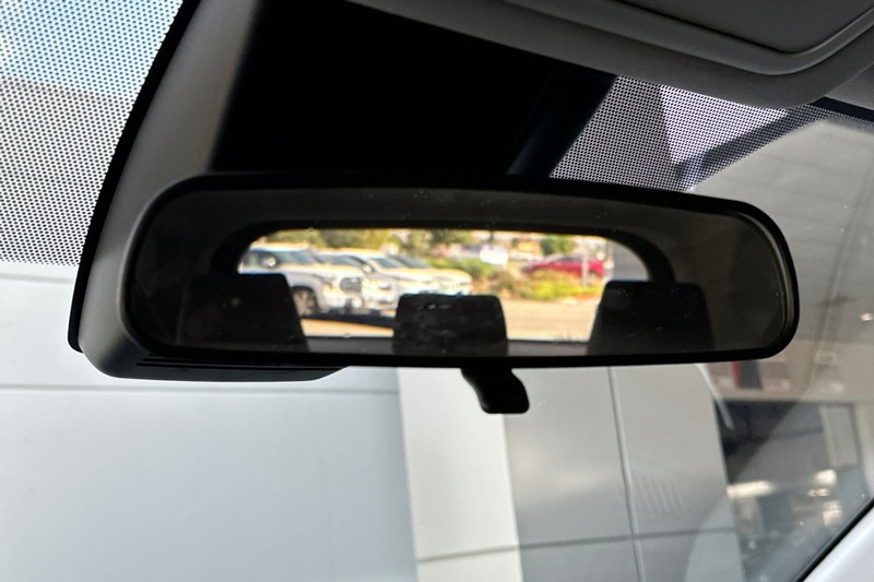 Toyota RAV4 Vehicle Full-screen Gallery Image 26