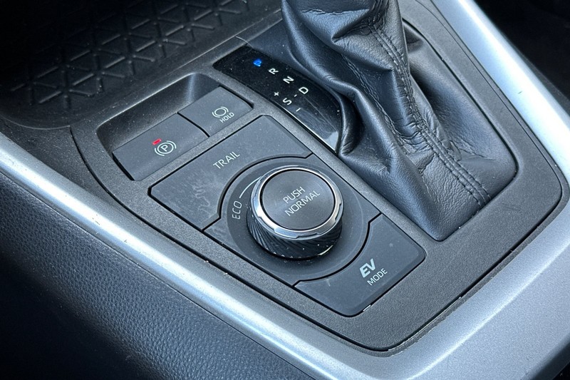 Toyota RAV4 Vehicle Full-screen Gallery Image 33