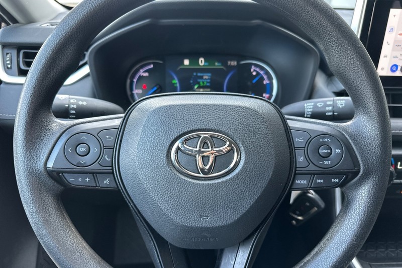 Toyota RAV4 Vehicle Full-screen Gallery Image 36