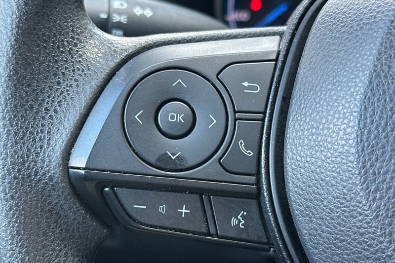 Toyota RAV4 Vehicle Full-screen Gallery Image 37