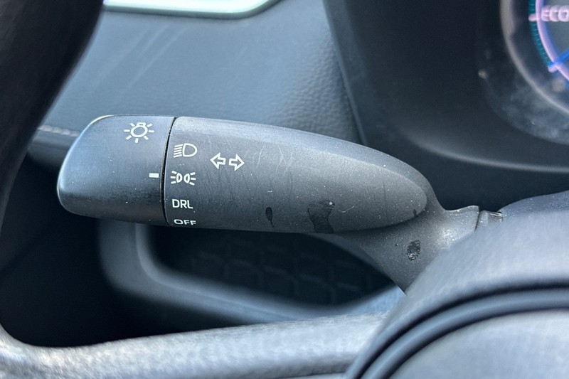 Toyota RAV4 Vehicle Full-screen Gallery Image 38