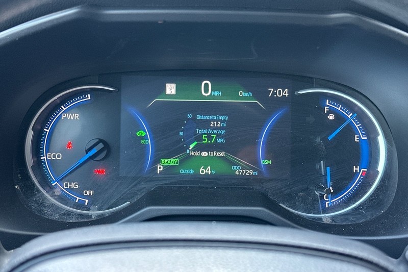Toyota RAV4 Vehicle Full-screen Gallery Image 41