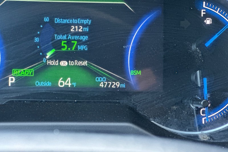 Toyota RAV4 Vehicle Full-screen Gallery Image 42