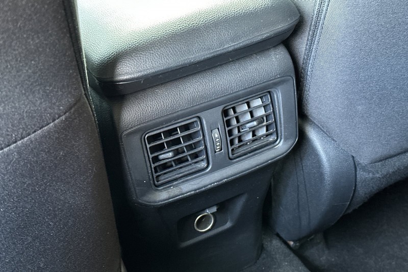 Toyota RAV4 Vehicle Full-screen Gallery Image 44