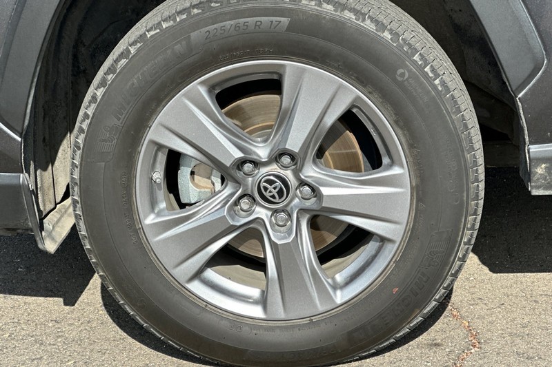 Toyota RAV4 Vehicle Full-screen Gallery Image 46