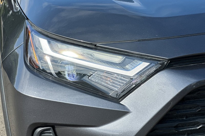 Toyota RAV4 Vehicle Full-screen Gallery Image 47