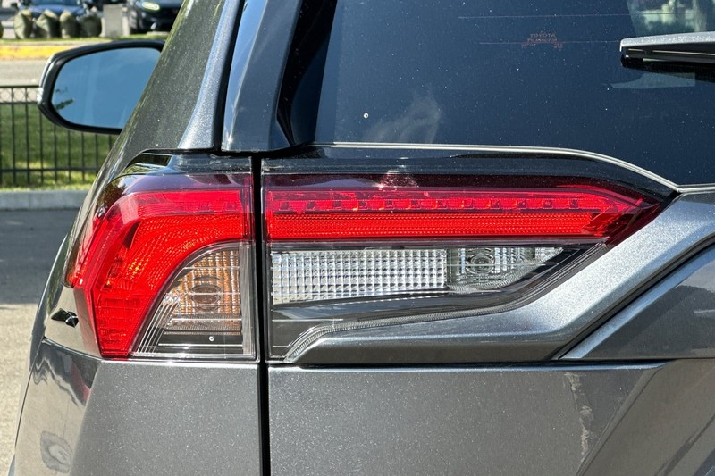 Toyota RAV4 Vehicle Full-screen Gallery Image 49