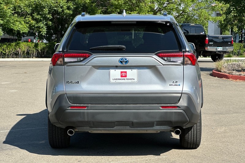 Toyota RAV4 Vehicle Full-screen Gallery Image 05