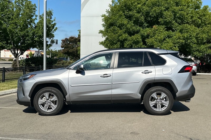 Toyota RAV4 Vehicle Full-screen Gallery Image 08