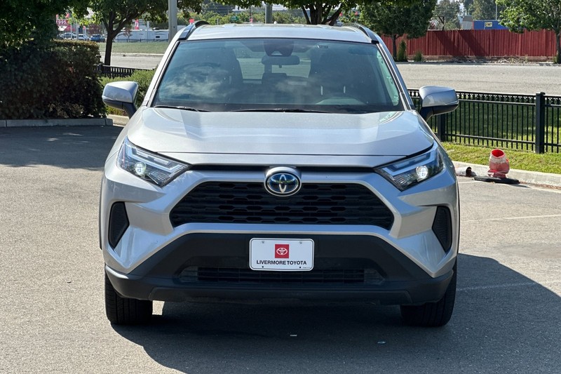 Toyota RAV4 Vehicle Full-screen Gallery Image 10