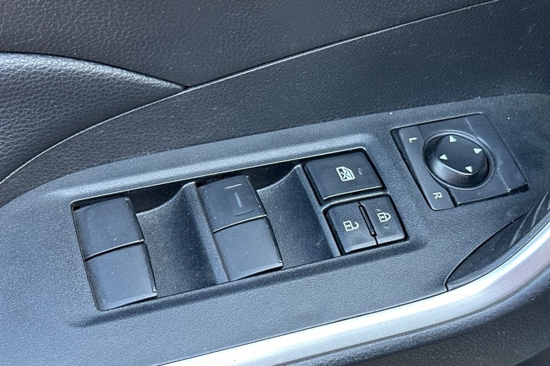 Toyota RAV4 Vehicle Full-screen Gallery Image 13