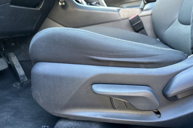 Toyota RAV4 Vehicle Full-screen Gallery Image 14