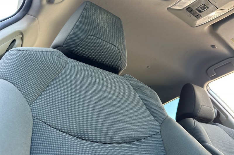 Toyota RAV4 Vehicle Full-screen Gallery Image 21