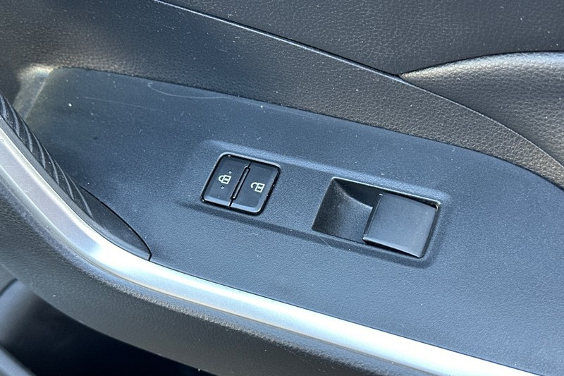 Toyota RAV4 Vehicle Full-screen Gallery Image 23