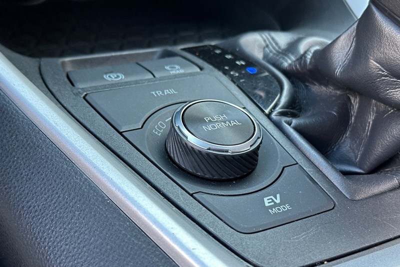 Toyota RAV4 Vehicle Full-screen Gallery Image 31