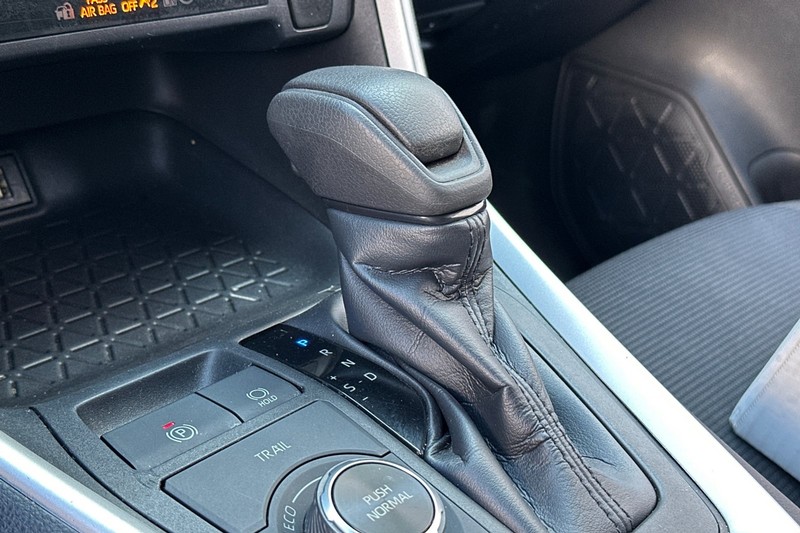 Toyota RAV4 Vehicle Full-screen Gallery Image 33