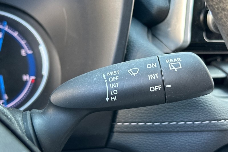 Toyota RAV4 Vehicle Full-screen Gallery Image 39