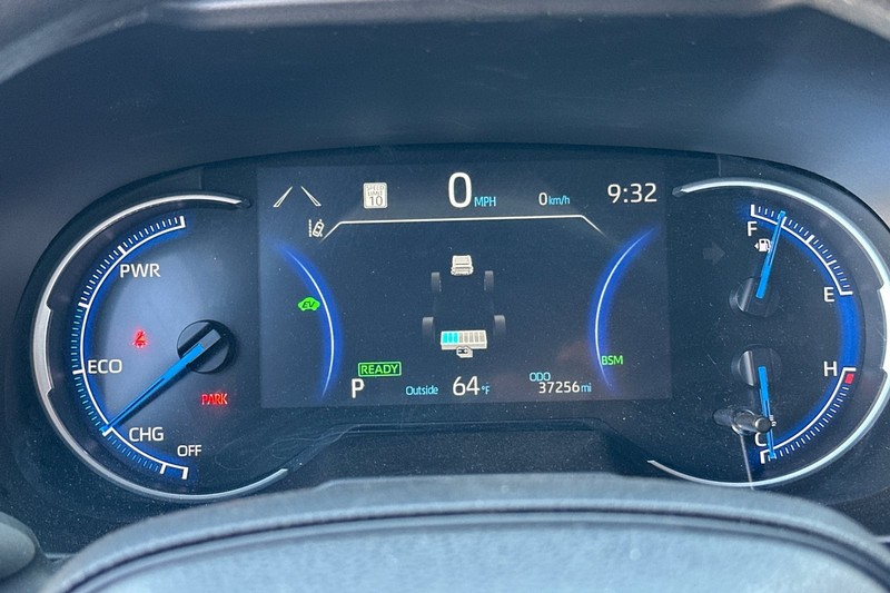 Toyota RAV4 Vehicle Full-screen Gallery Image 40