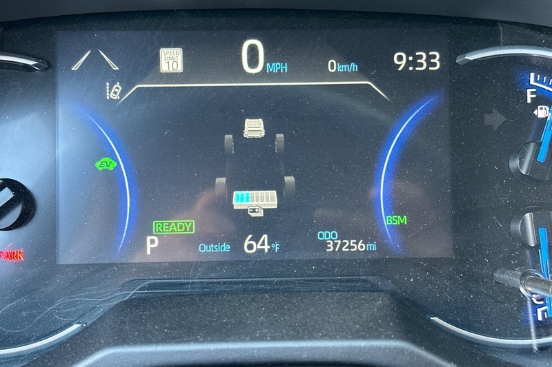 Toyota RAV4 Vehicle Full-screen Gallery Image 41