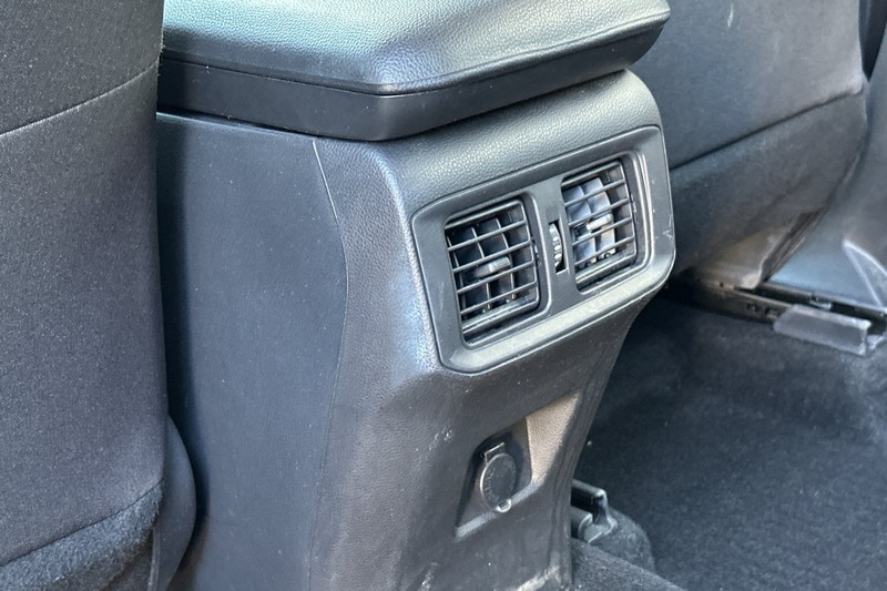 Toyota RAV4 Vehicle Full-screen Gallery Image 43