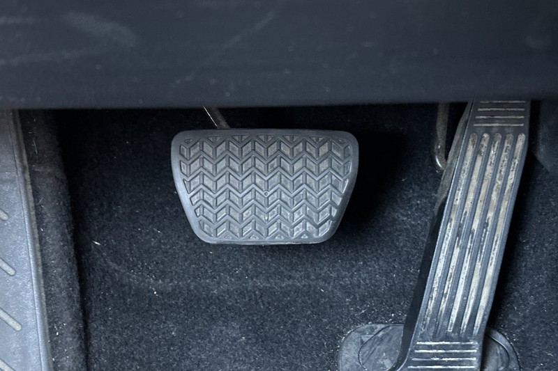 Toyota RAV4 Vehicle Full-screen Gallery Image 44