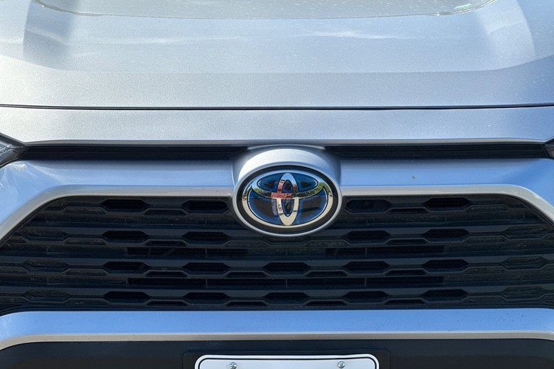 Toyota RAV4 Vehicle Full-screen Gallery Image 47