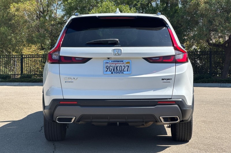 Honda CR-V Hybrid Vehicle Full-screen Gallery Image 05