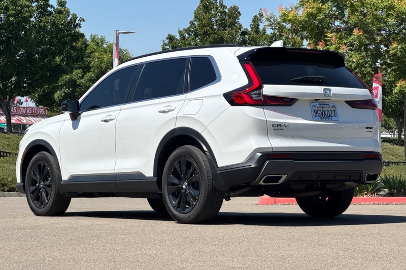 Honda CR-V Hybrid Vehicle Full-screen Gallery Image 06