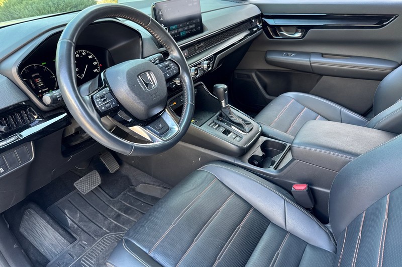 Honda CR-V Hybrid Vehicle Full-screen Gallery Image 10