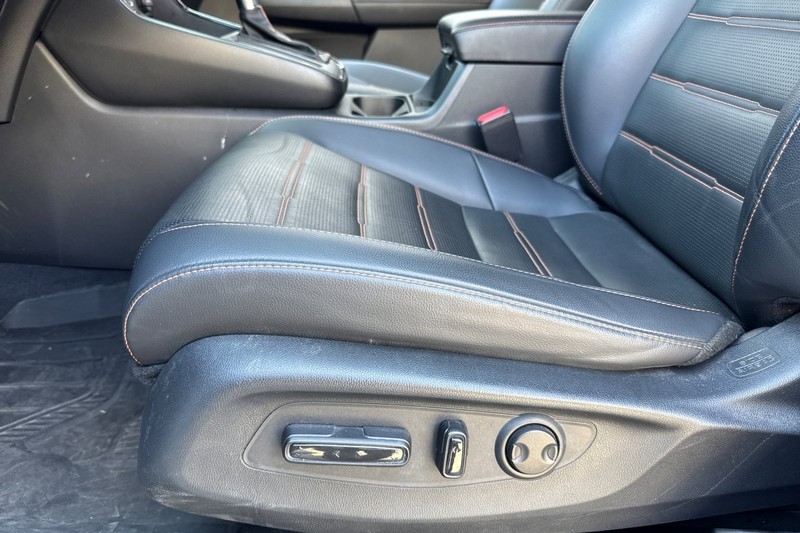 Honda CR-V Hybrid Vehicle Full-screen Gallery Image 13