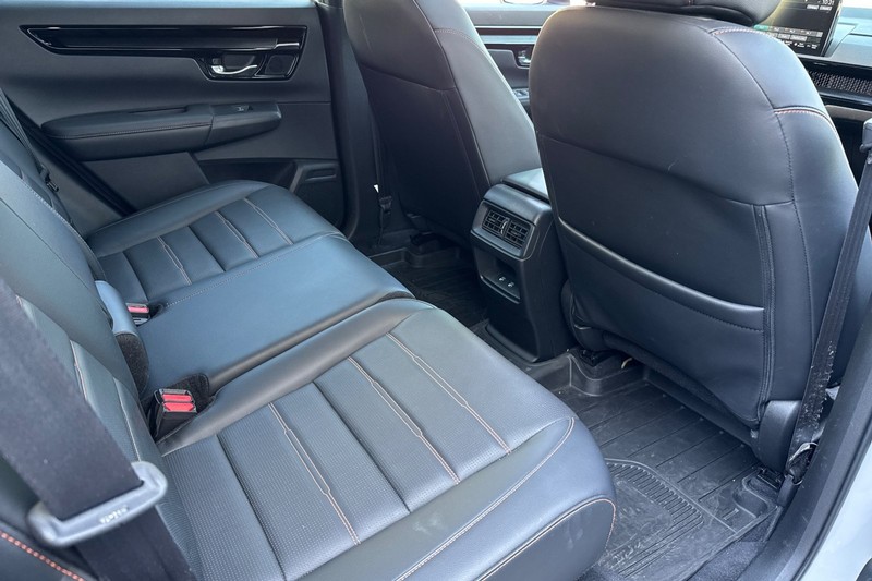Honda CR-V Hybrid Vehicle Full-screen Gallery Image 18