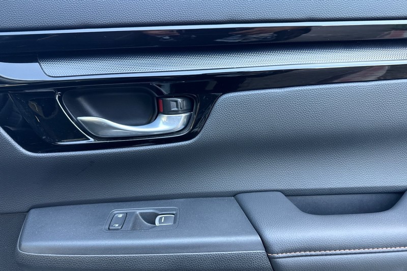 Honda CR-V Hybrid Vehicle Full-screen Gallery Image 21