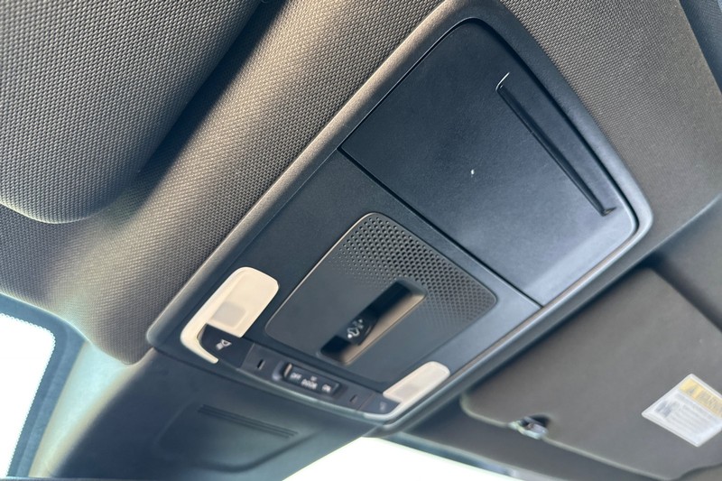 Honda CR-V Hybrid Vehicle Full-screen Gallery Image 24