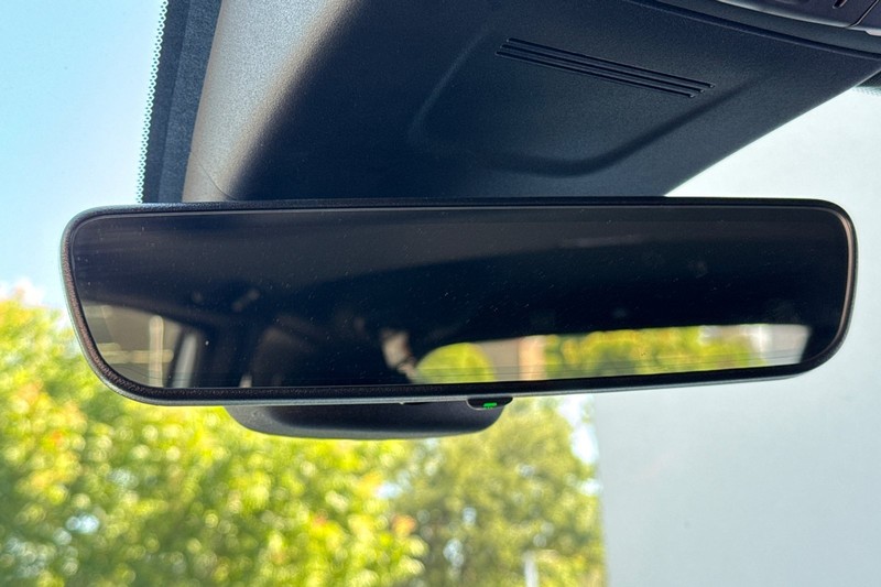 Honda CR-V Hybrid Vehicle Full-screen Gallery Image 25