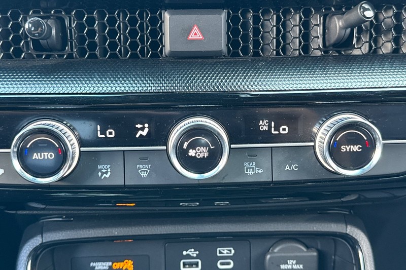 Honda CR-V Hybrid Vehicle Full-screen Gallery Image 28