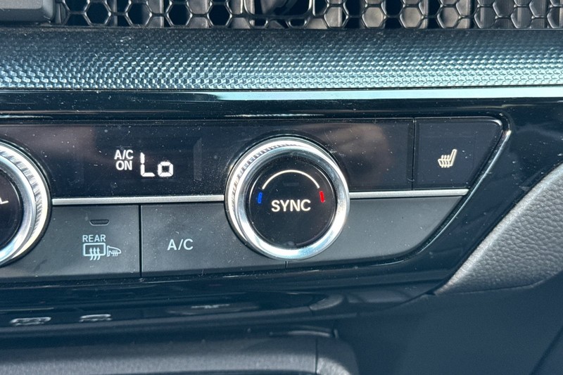 Honda CR-V Hybrid Vehicle Full-screen Gallery Image 30
