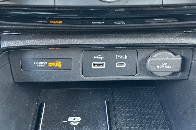 Honda CR-V Hybrid Vehicle Full-screen Gallery Image 31